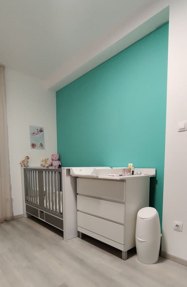 Babaszoba festése egy érdi családi házban